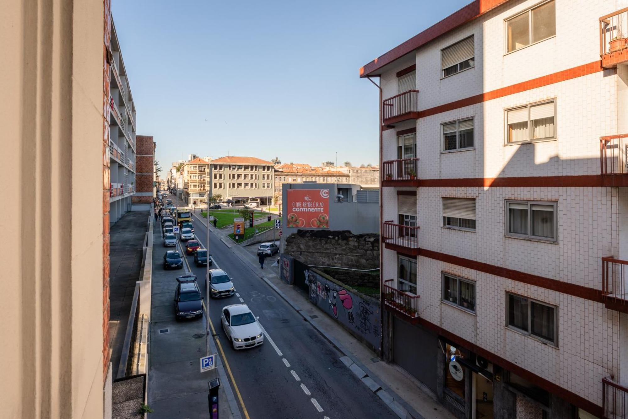 Host Wise - Spacious Comfortable Apartment - Balcony Porto Eksteriør bilde