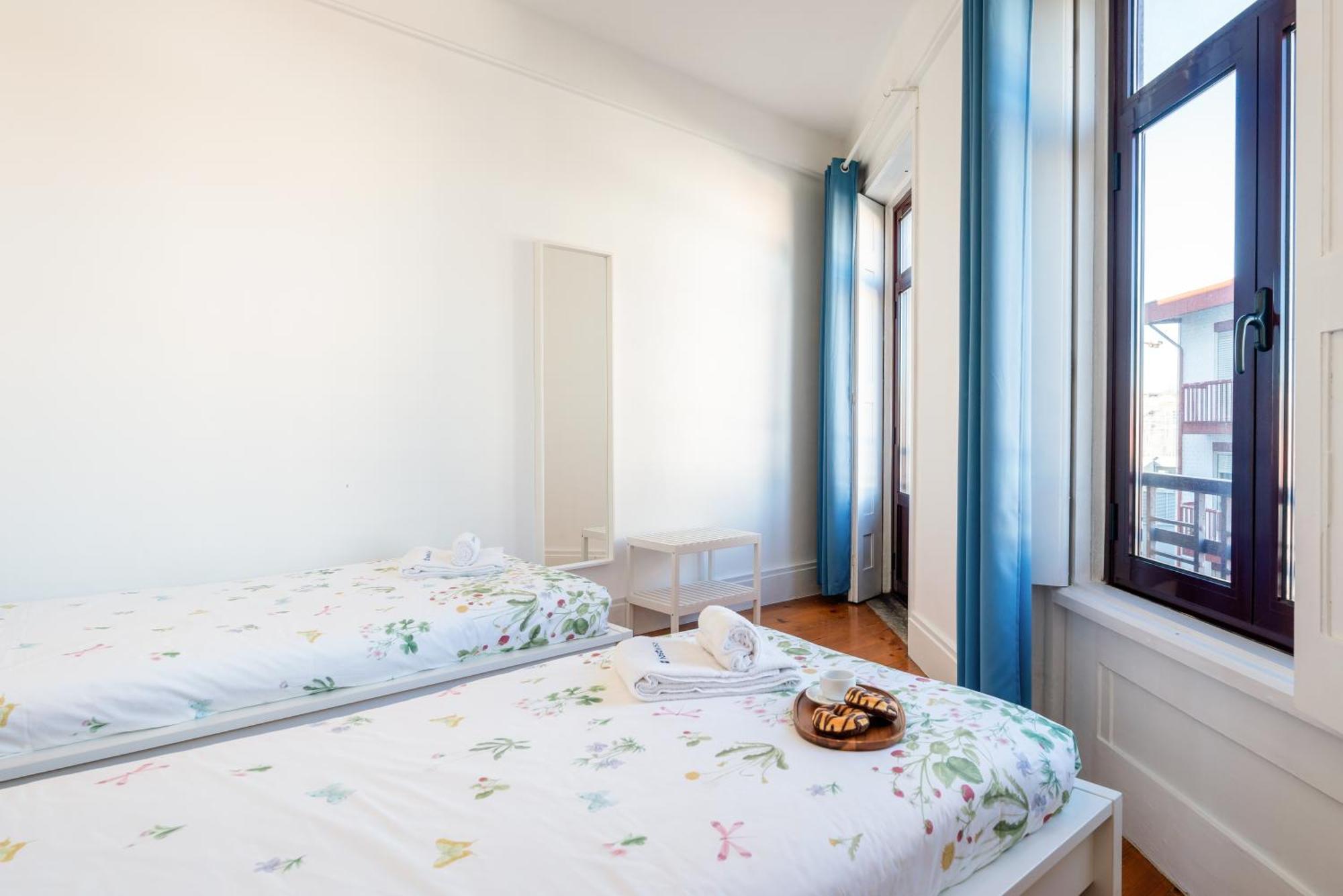 Host Wise - Spacious Comfortable Apartment - Balcony Porto Eksteriør bilde